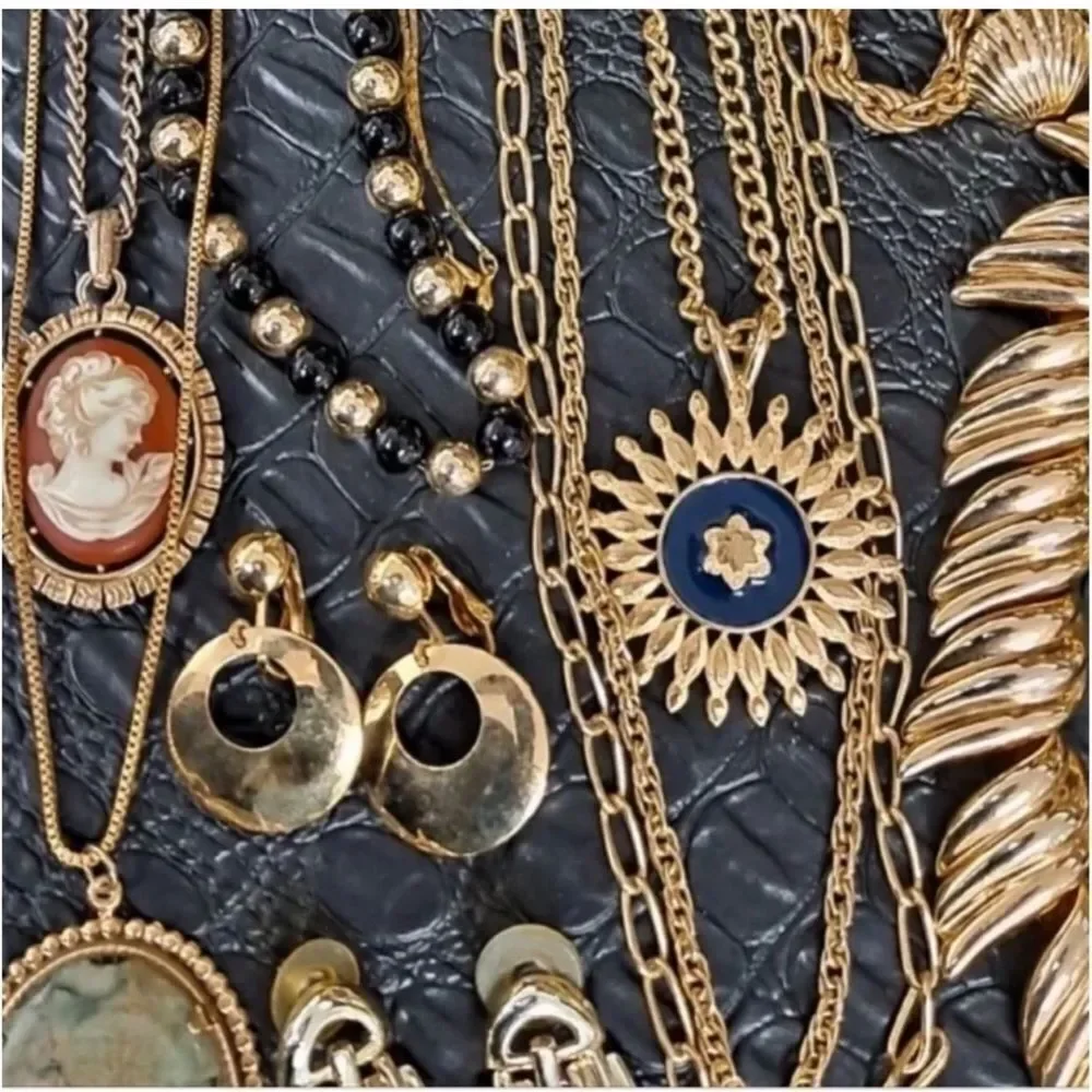 Big Estate Sale jewelry lot~ 3 LBs All wearable gold silver pearls rhine…